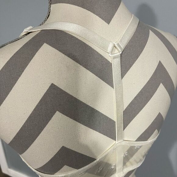 Victorias Secret Bra 36C - Picture 5 of 10